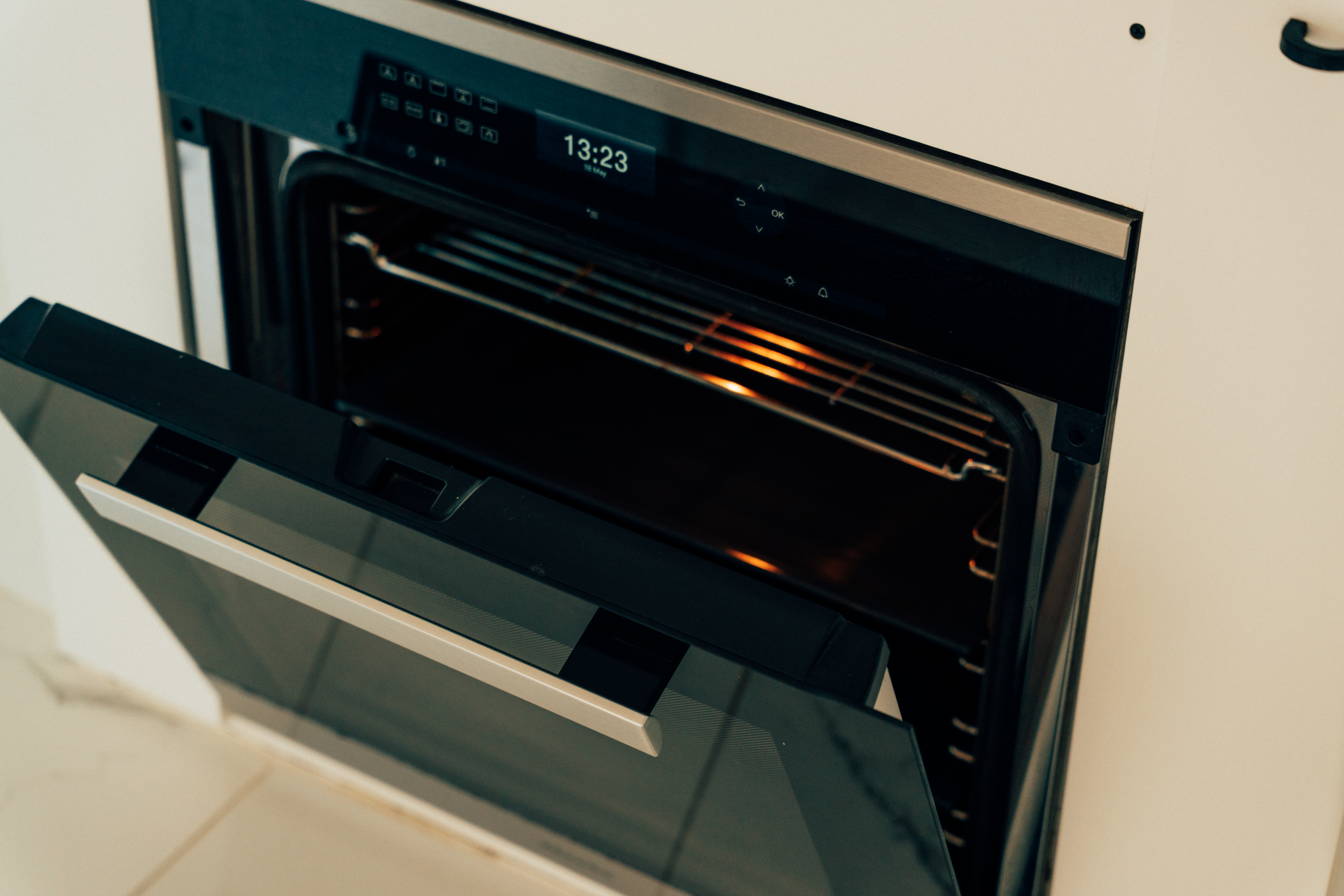 Built-in Miele oven in the One Shibuya Hill kitchen